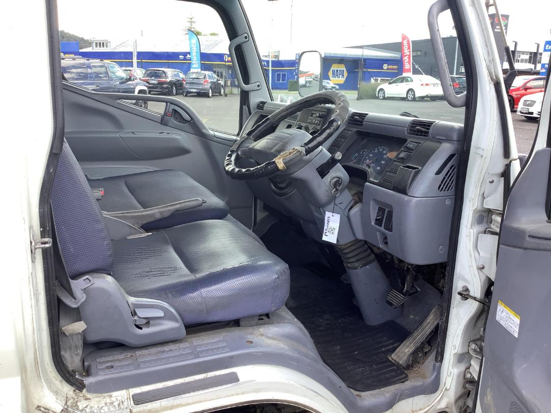 Photo '10' of Mitsubishi Fuso Canter Cab Chassis Photo '10' of Mitsubishi Fuso Canter Cab Chassis