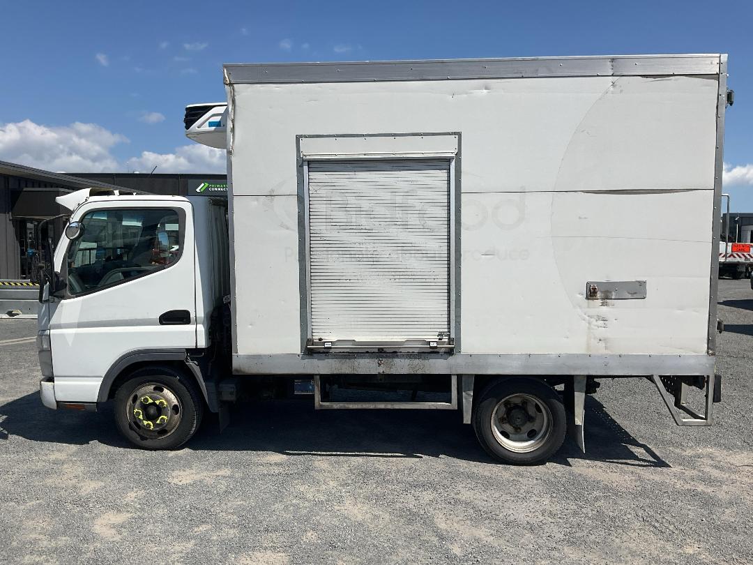 Photo '7' of MITSUBISHI FUSO CANTER FE130C1 Chiller