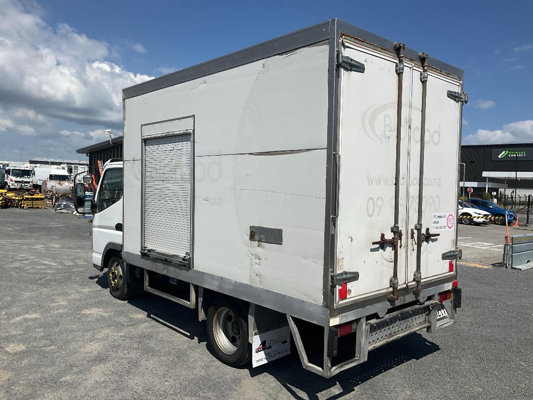 Photo '6' of MITSUBISHI FUSO CANTER FE130C1 Chiller