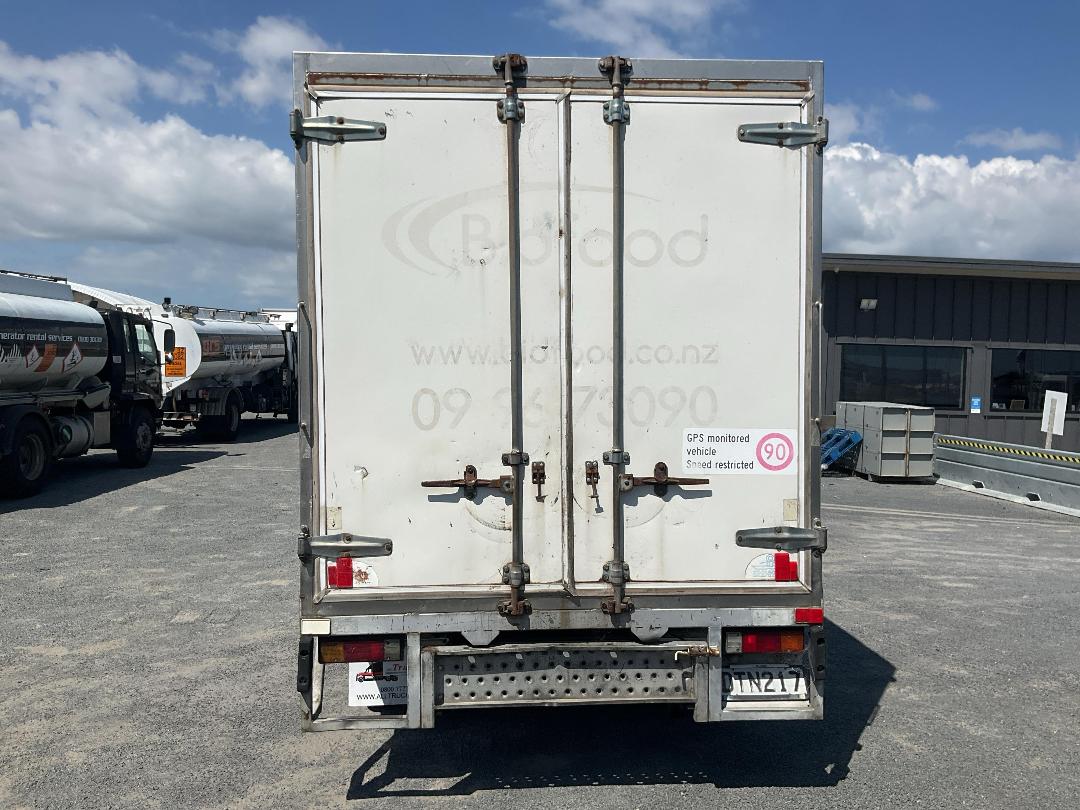 Photo '5' of MITSUBISHI FUSO CANTER FE130C1 Chiller