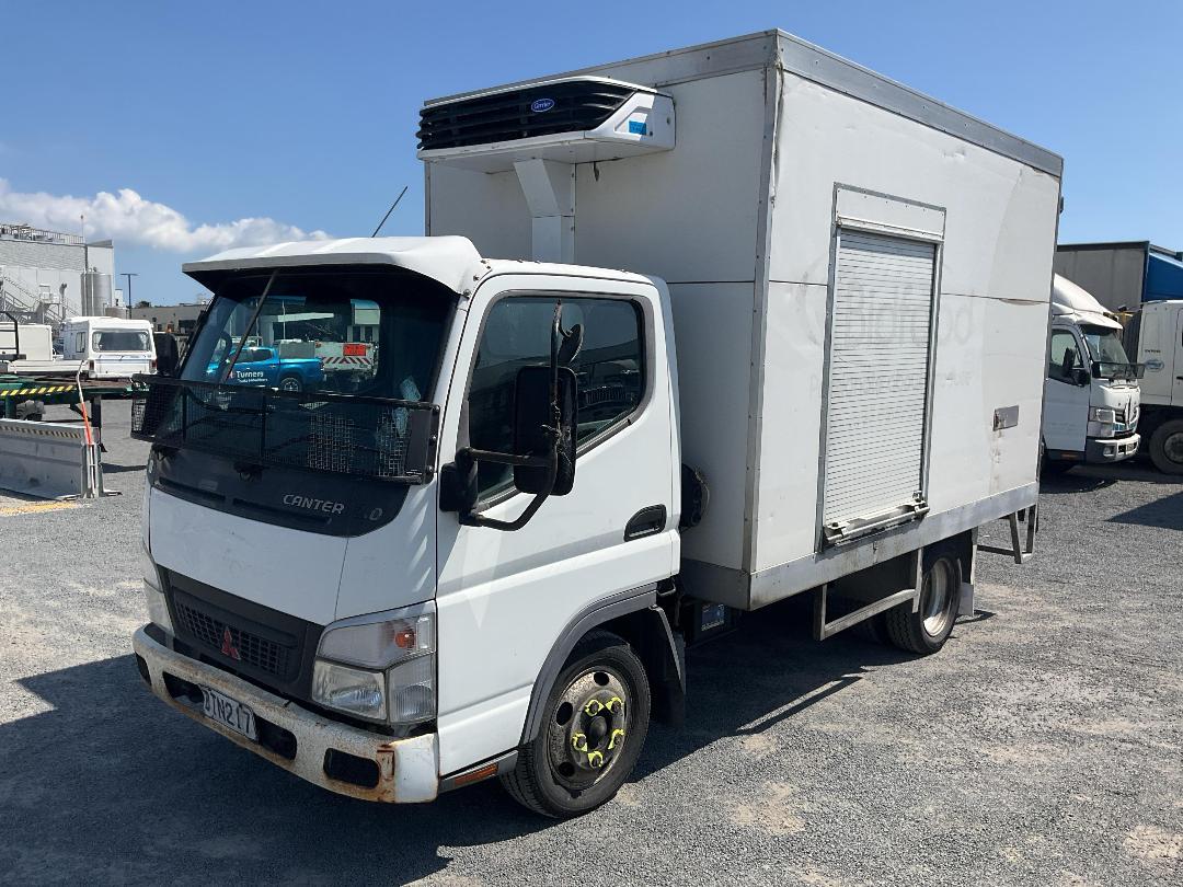 Photo '9' of MITSUBISHI FUSO CANTER FE130C1 Chiller