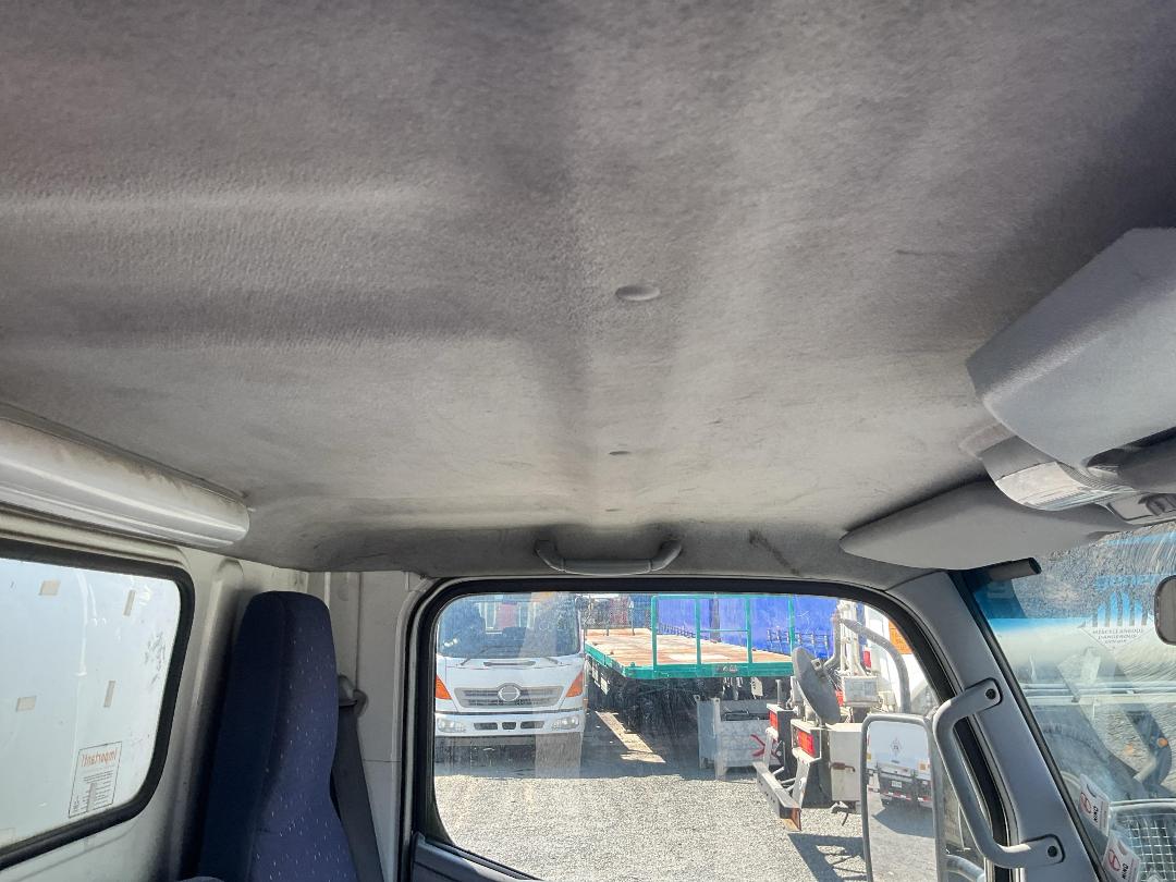 Photo '17' of MITSUBISHI FUSO CANTER FE130C1 Chiller