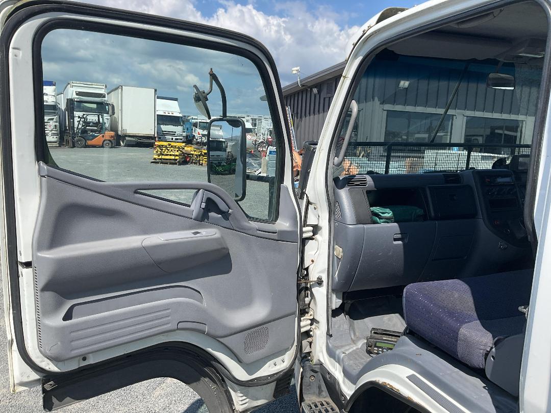 Photo '20' of MITSUBISHI FUSO CANTER FE130C1 Chiller