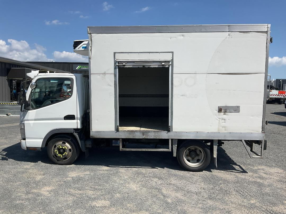 Photo '24' of MITSUBISHI FUSO CANTER FE130C1 Chiller