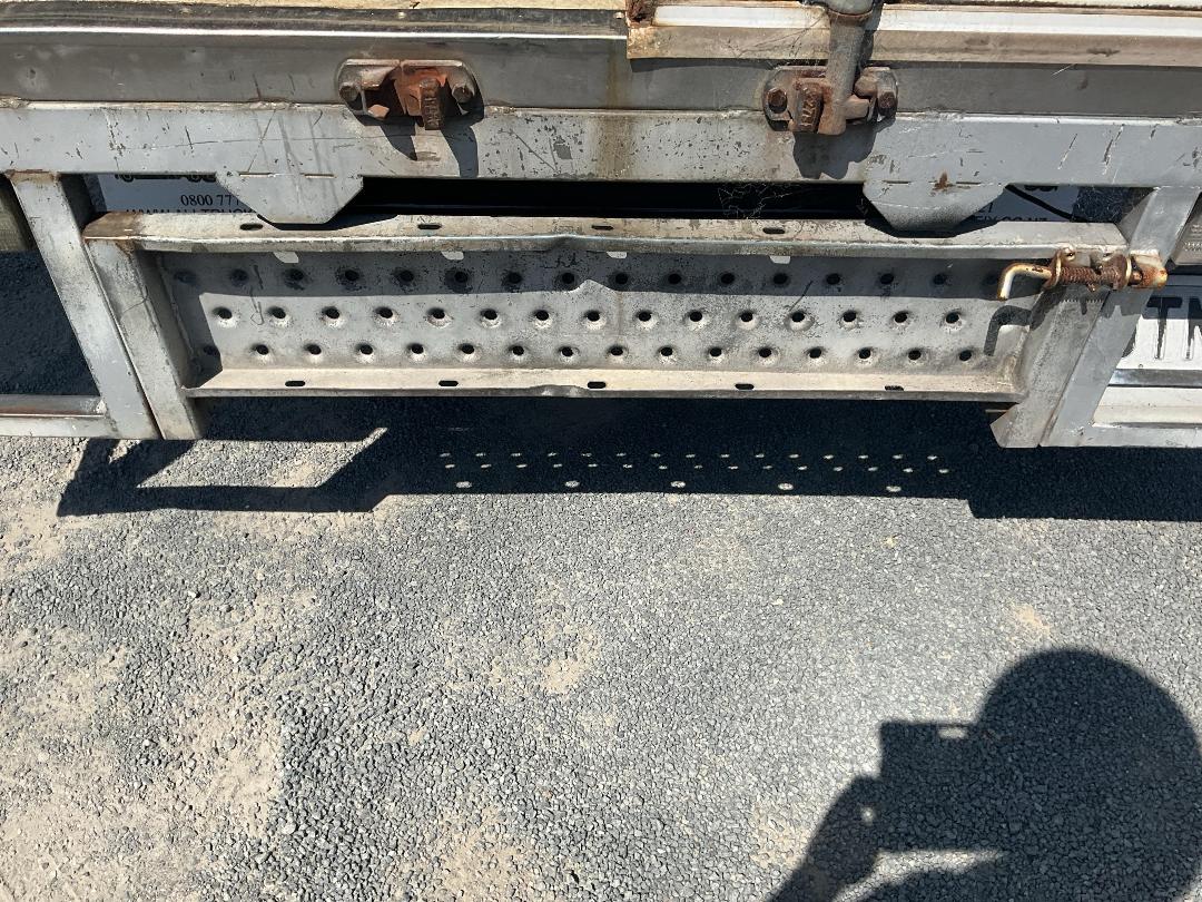 Photo '30' of MITSUBISHI FUSO CANTER FE130C1 Chiller