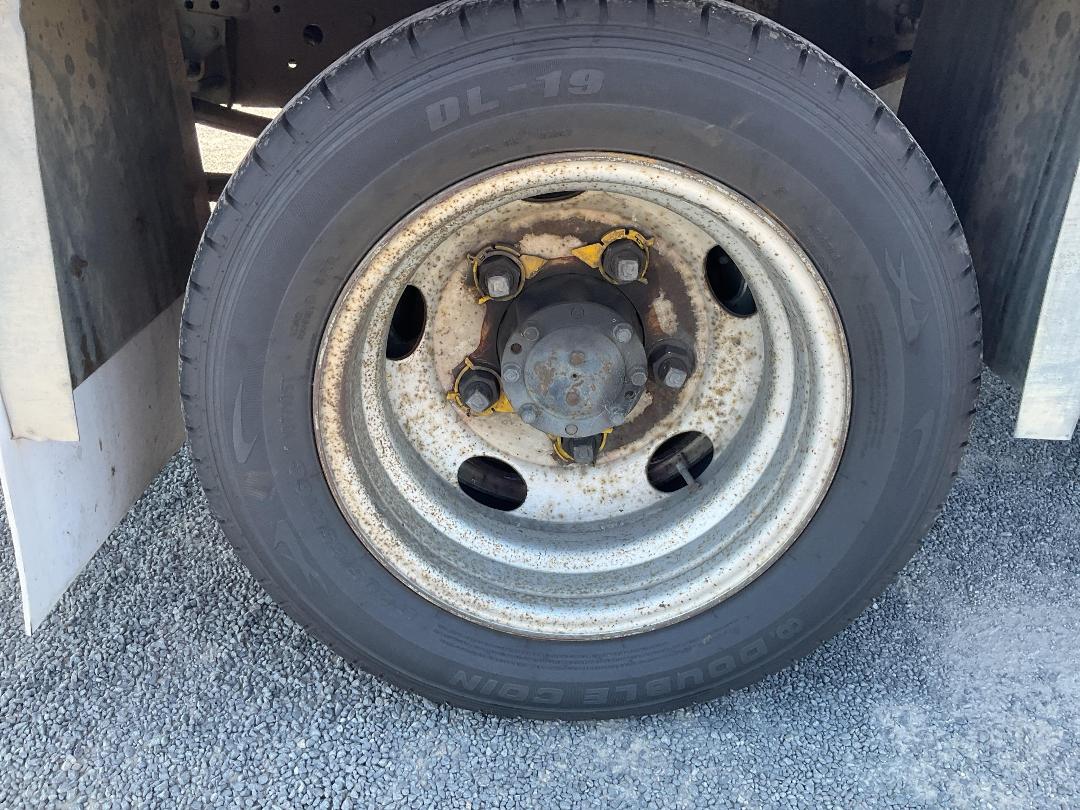 Photo '39' of MITSUBISHI FUSO CANTER FE130C1 Chiller