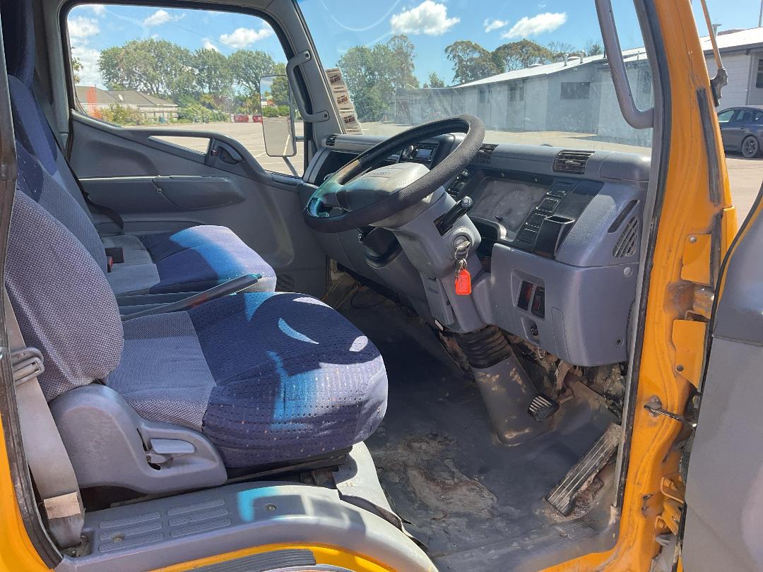 Photo '11' of Mitsubishi Fuso Canter FE150W1 Tipper Photo '11' of Mitsubishi Fuso Canter FE150W1 Tipper