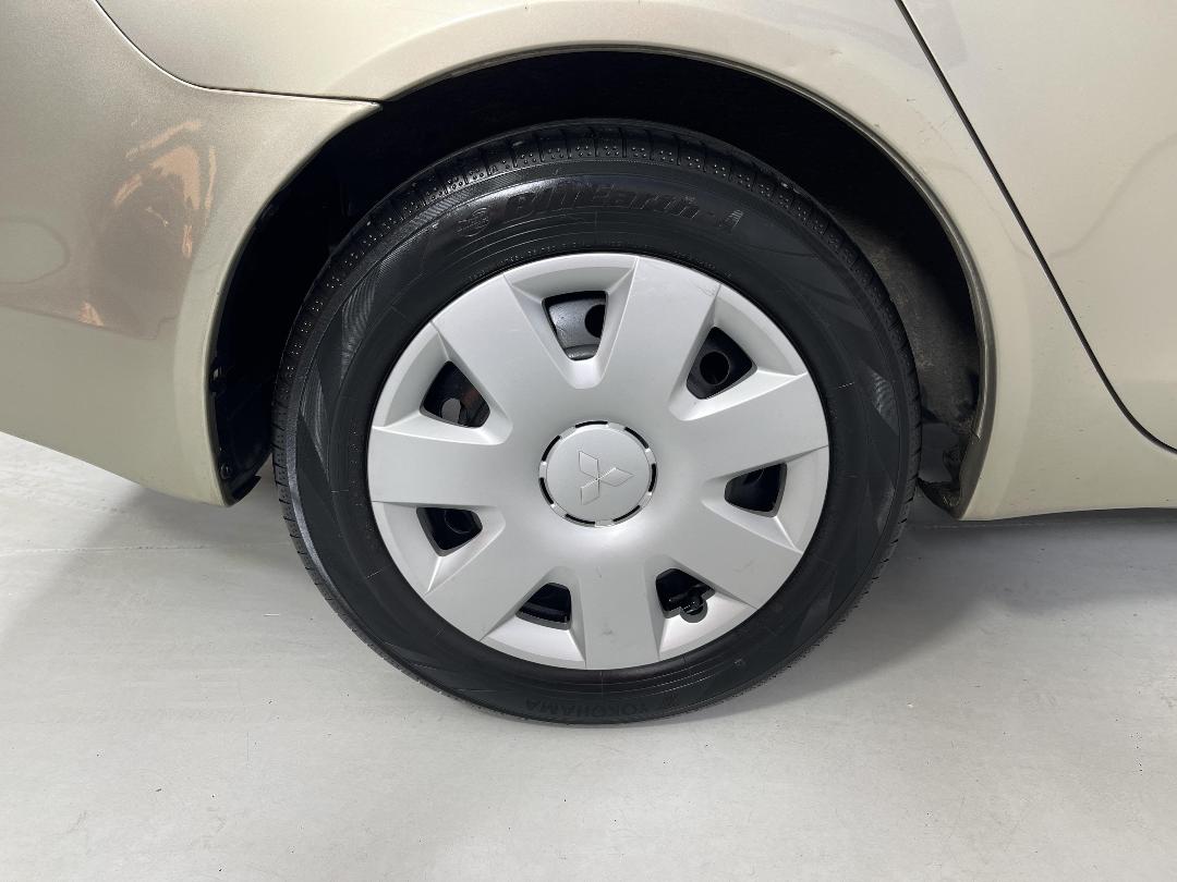 Photo '12' of Mitsubishi Galant