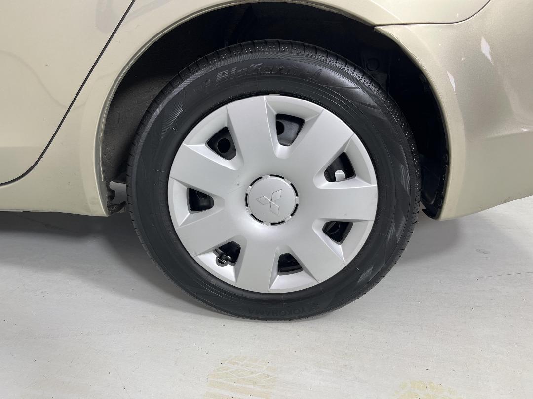 Photo '11' of Mitsubishi Galant