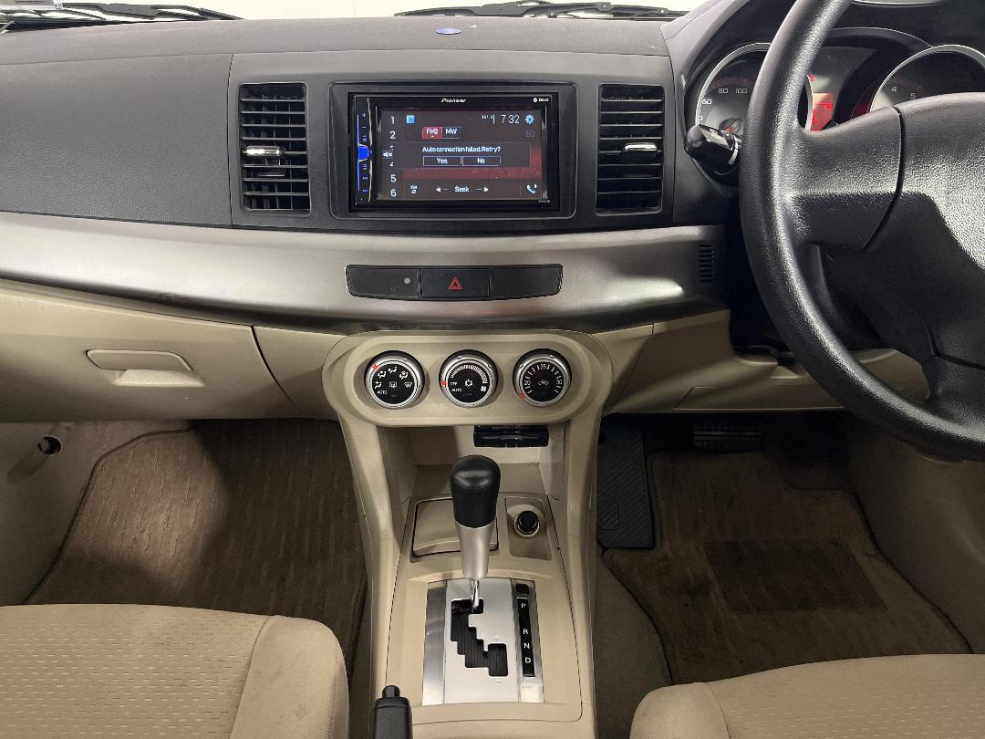 Photo '18' of Mitsubishi Galant