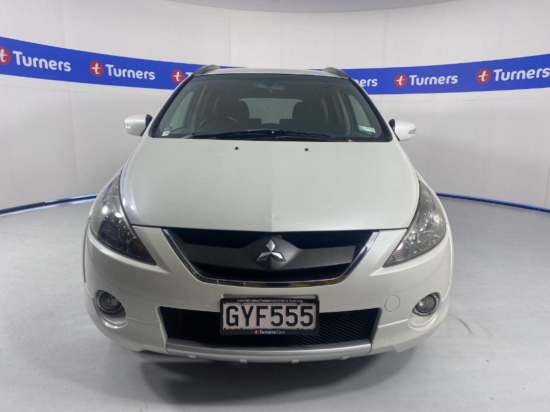 Photo '2' of Mitsubishi Grandis