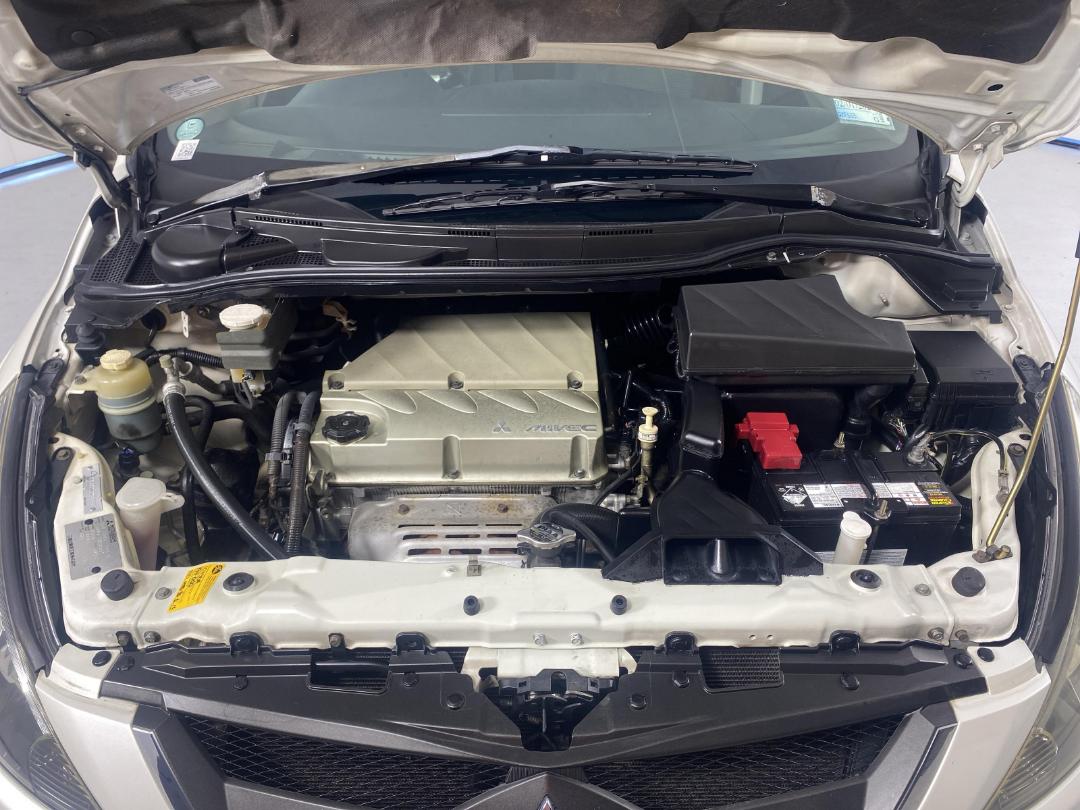 Photo '13' of Mitsubishi Grandis