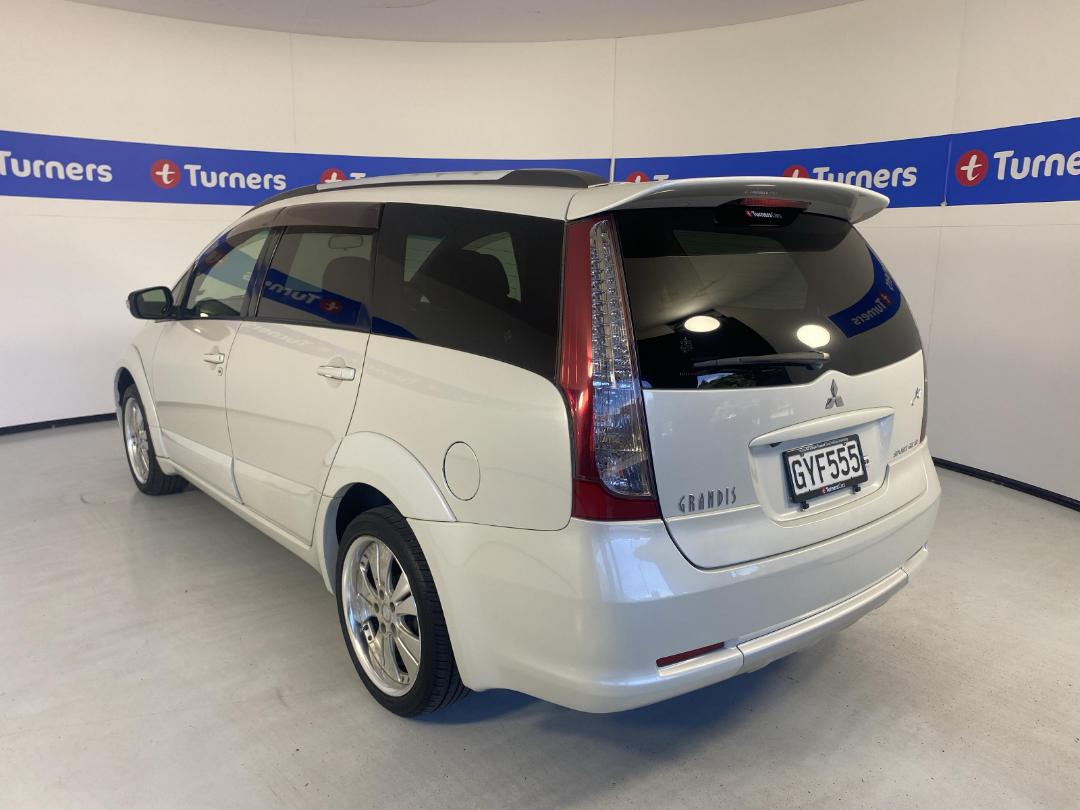 Photo '5' of Mitsubishi Grandis