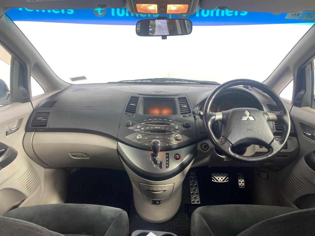 Photo '17' of Mitsubishi Grandis