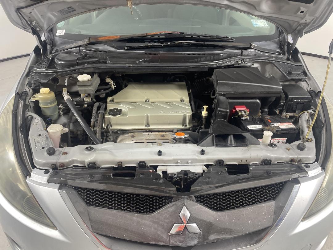 Photo '13' of Mitsubishi Grandis