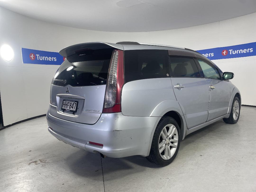 Photo '7' of Mitsubishi Grandis