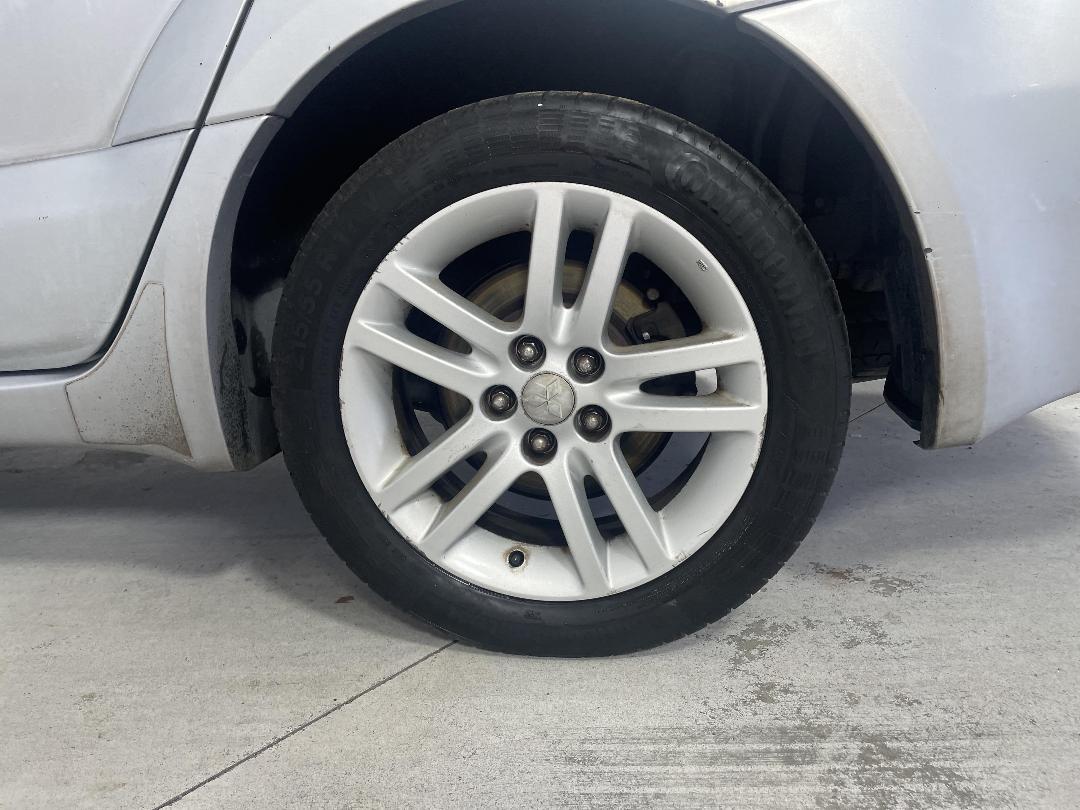 Photo '11' of Mitsubishi Grandis