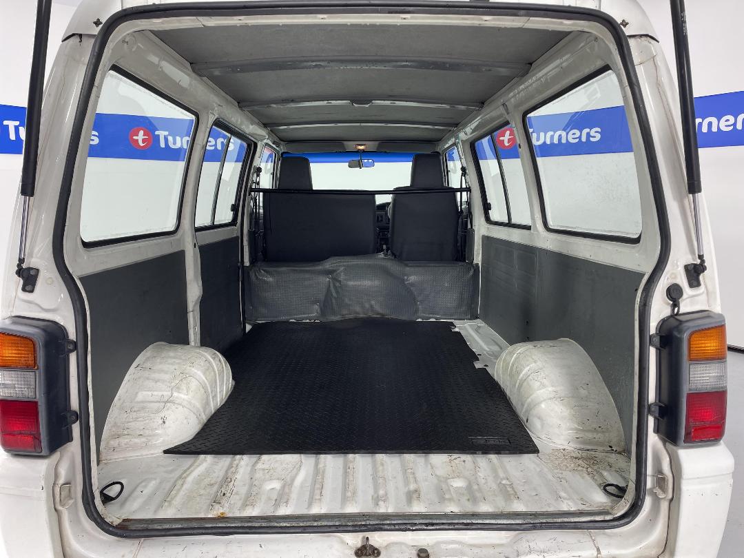 Photo '14' of Mitsubishi L300