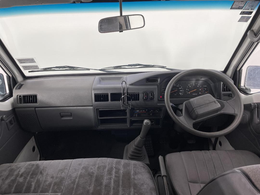 Photo '17' of Mitsubishi L300