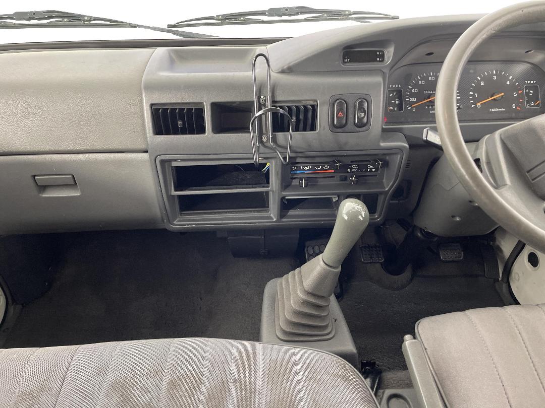 Photo '18' of Mitsubishi L300