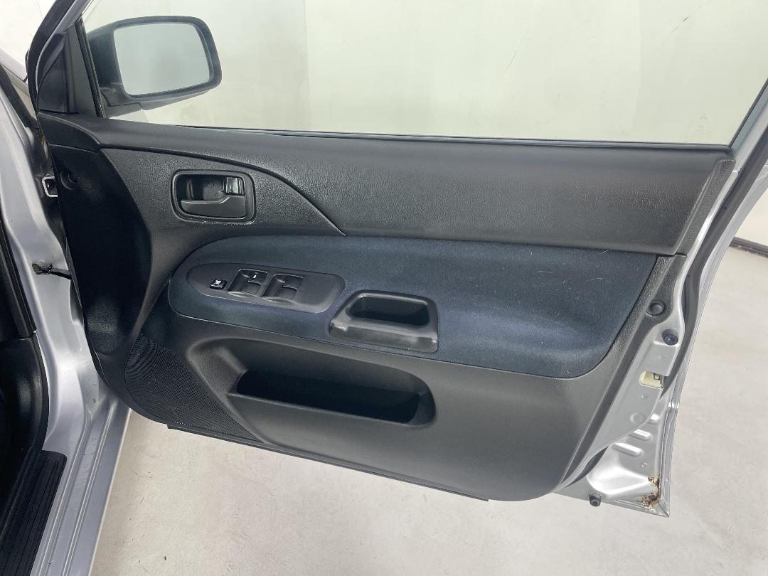 Photo '15' of Mitsubishi Lancer Photo '15' of Mitsubishi Lancer