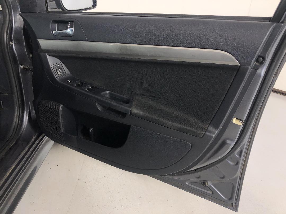 Photo '15' of Mitsubishi Lancer