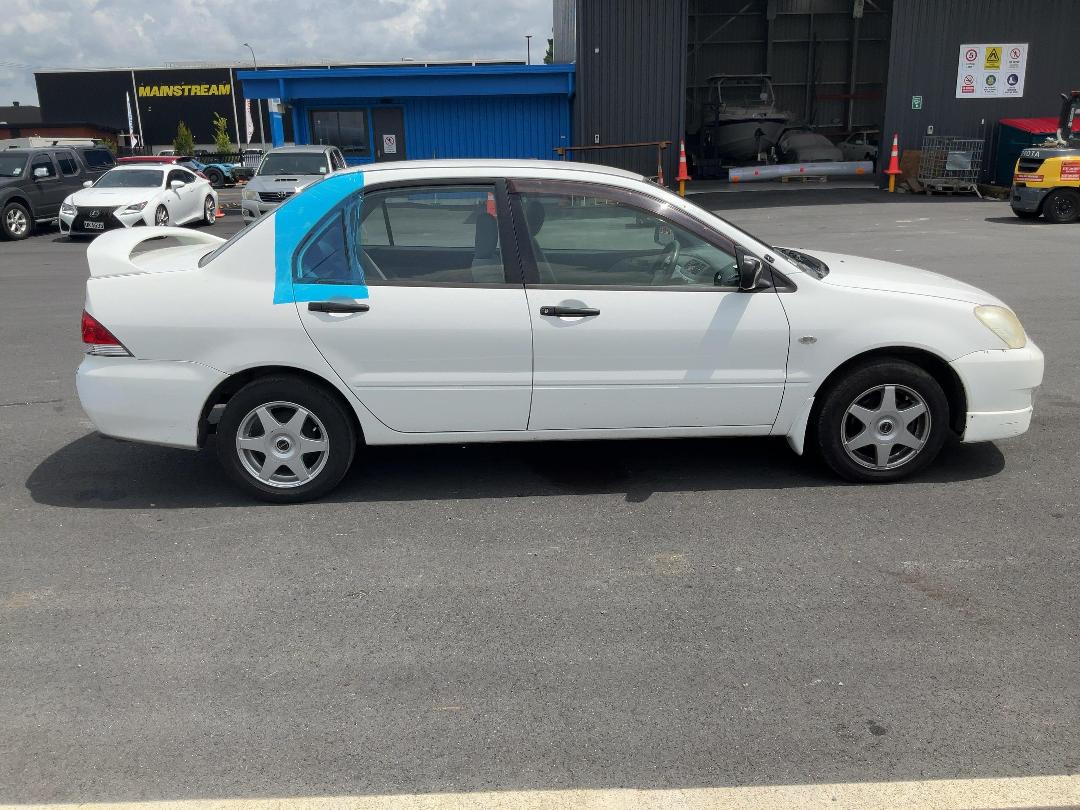 Photo '8' of Mitsubishi Lancer