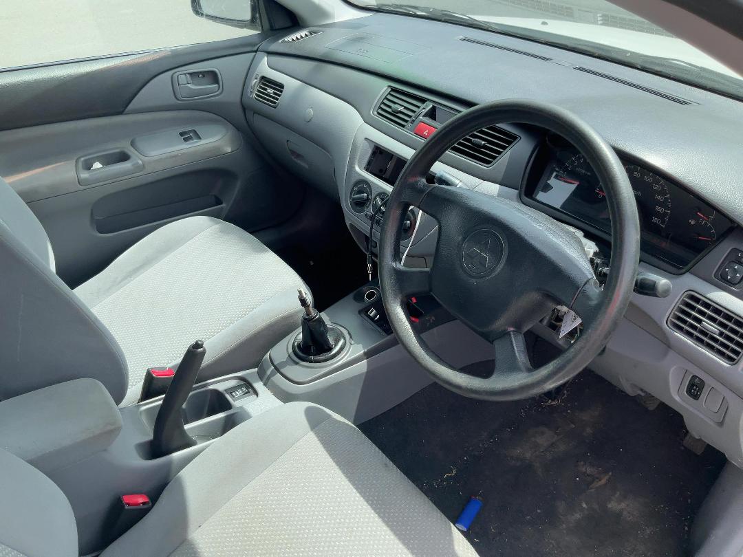 Photo '16' of Mitsubishi Lancer