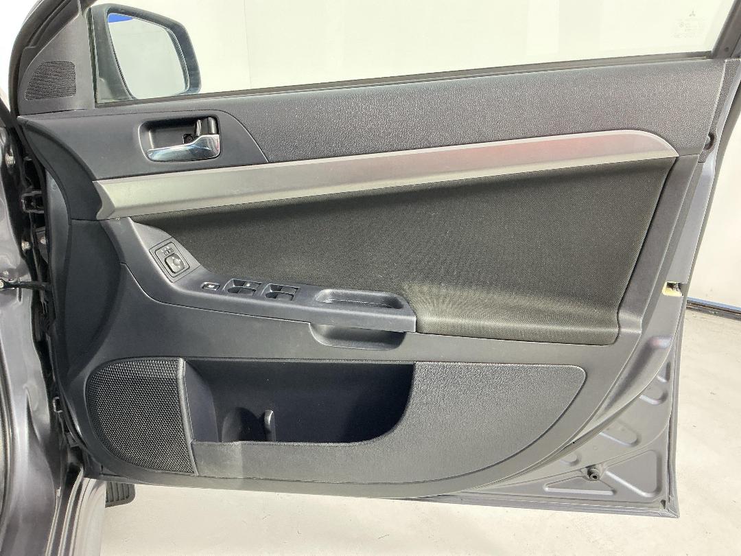 Photo '15' of Mitsubishi Lancer Photo '15' of Mitsubishi Lancer