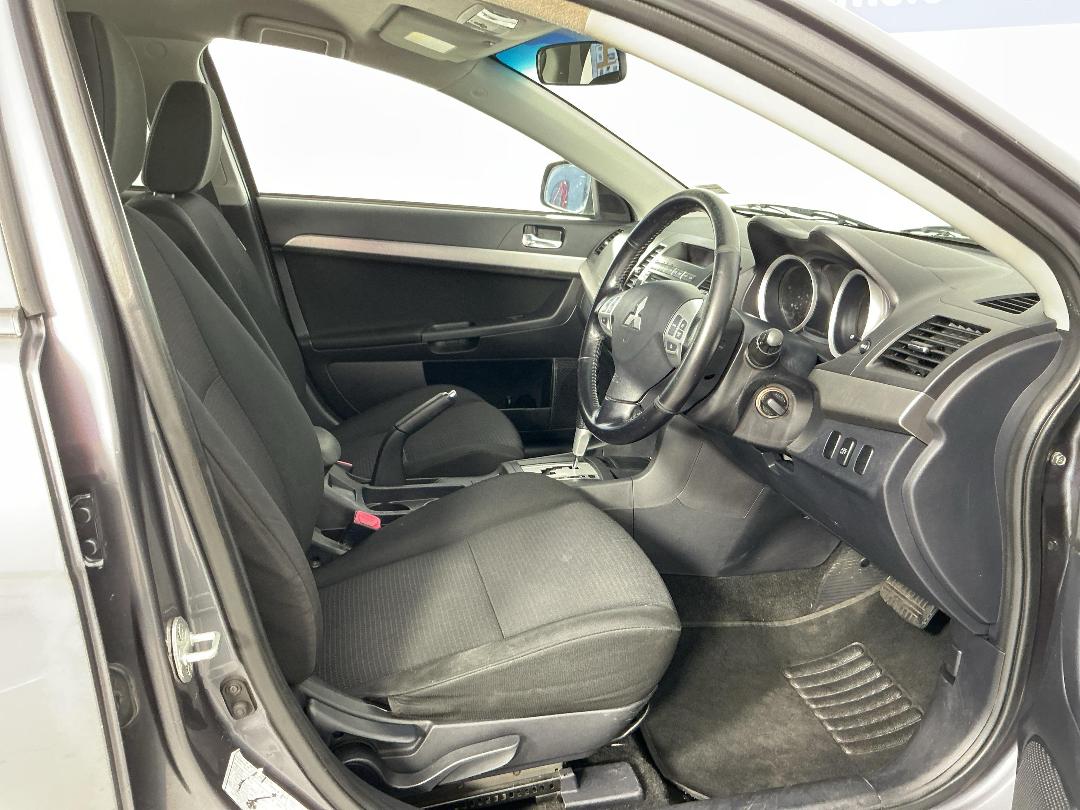 Photo '16' of Mitsubishi Lancer Photo '16' of Mitsubishi Lancer