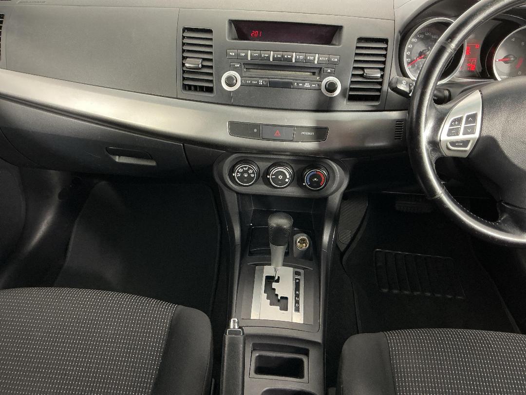 Photo '18' of Mitsubishi Lancer Photo '18' of Mitsubishi Lancer