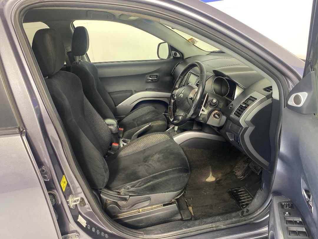 Photo '16' of Mitsubishi Outlander Photo '16' of Mitsubishi Outlander