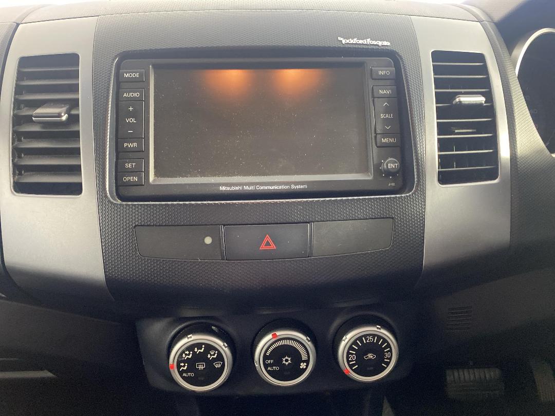 Photo '18' of Mitsubishi Outlander Photo '18' of Mitsubishi Outlander