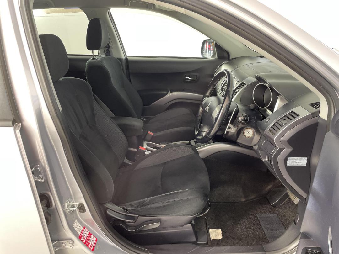 Photo '16' of Mitsubishi Outlander Photo '16' of Mitsubishi Outlander