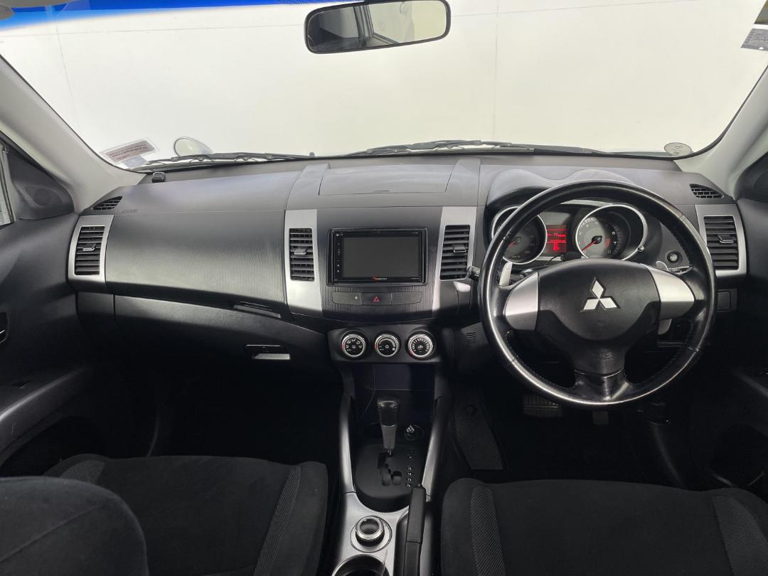 Photo '17' of Mitsubishi Outlander Photo '17' of Mitsubishi Outlander