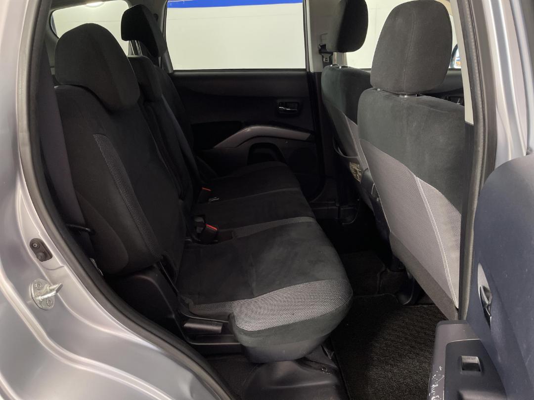 Photo '20' of Mitsubishi Outlander Photo '20' of Mitsubishi Outlander