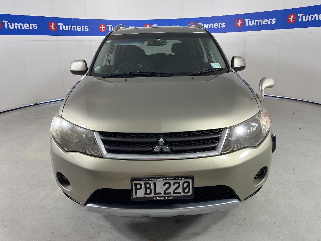 Photo '2' of Mitsubishi Outlander Photo '2' of Mitsubishi Outlander