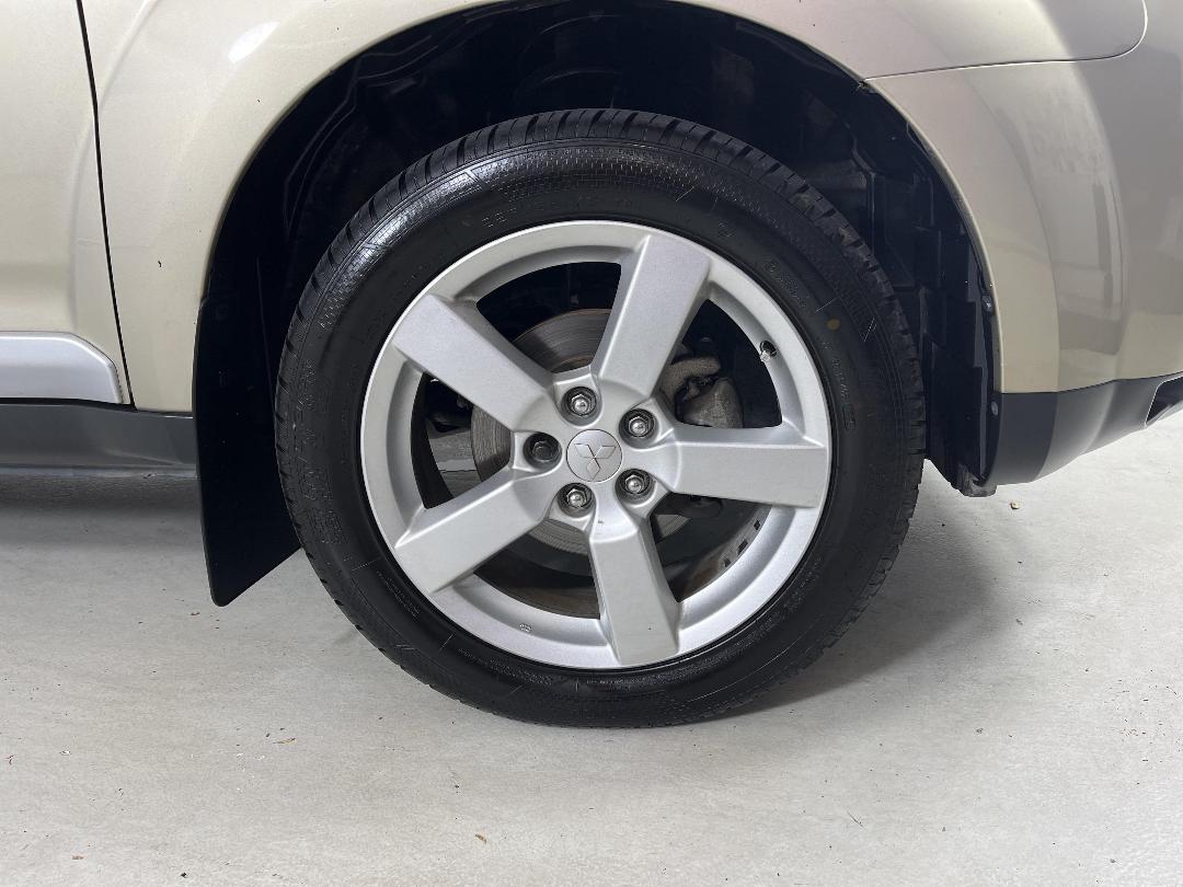 Photo '9' of Mitsubishi Outlander Photo '9' of Mitsubishi Outlander