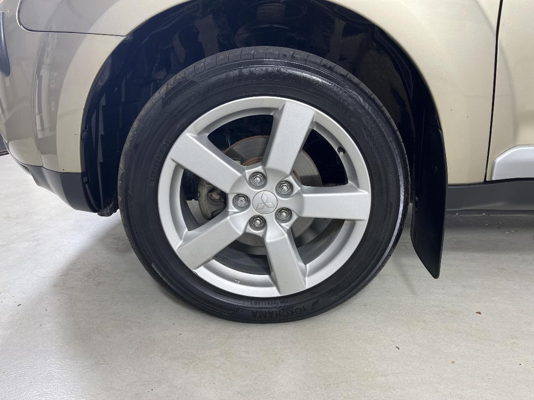 Photo '10' of Mitsubishi Outlander Photo '10' of Mitsubishi Outlander