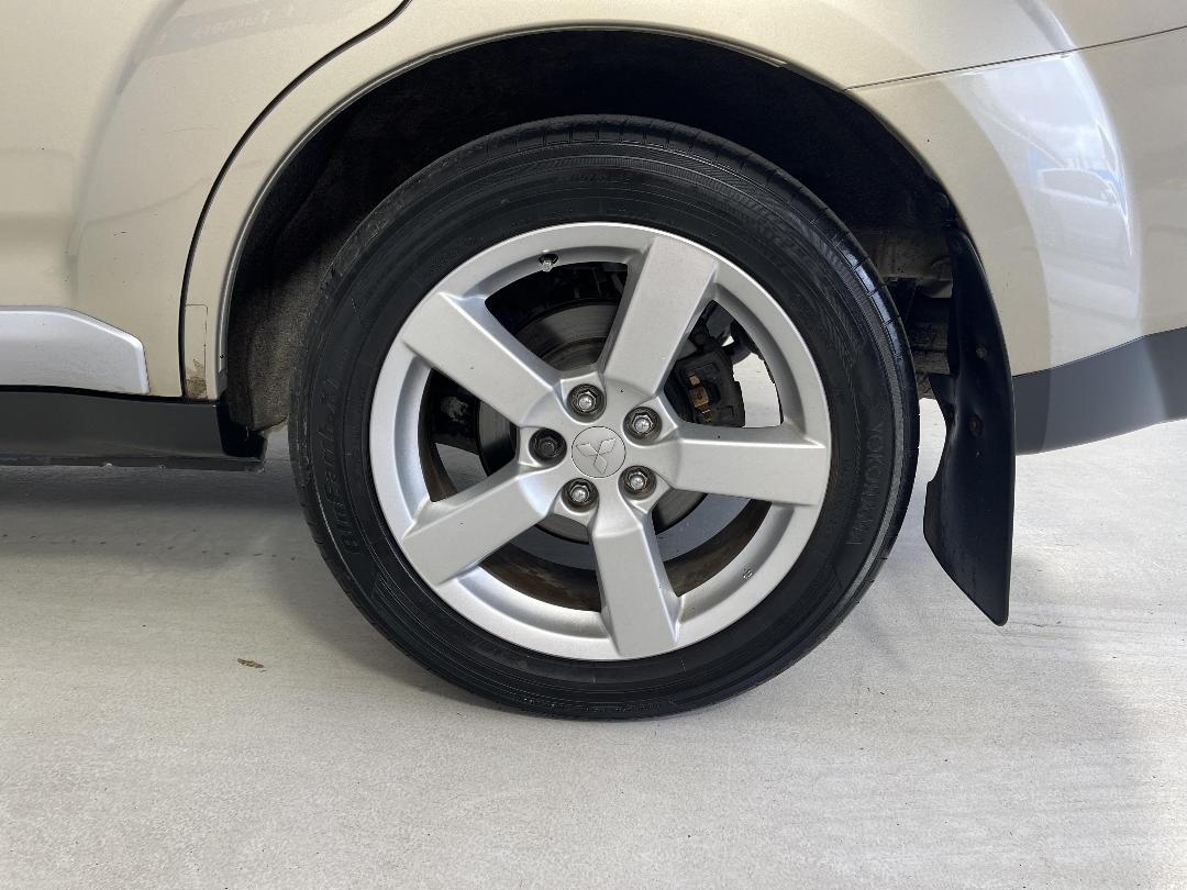 Photo '11' of Mitsubishi Outlander Photo '11' of Mitsubishi Outlander