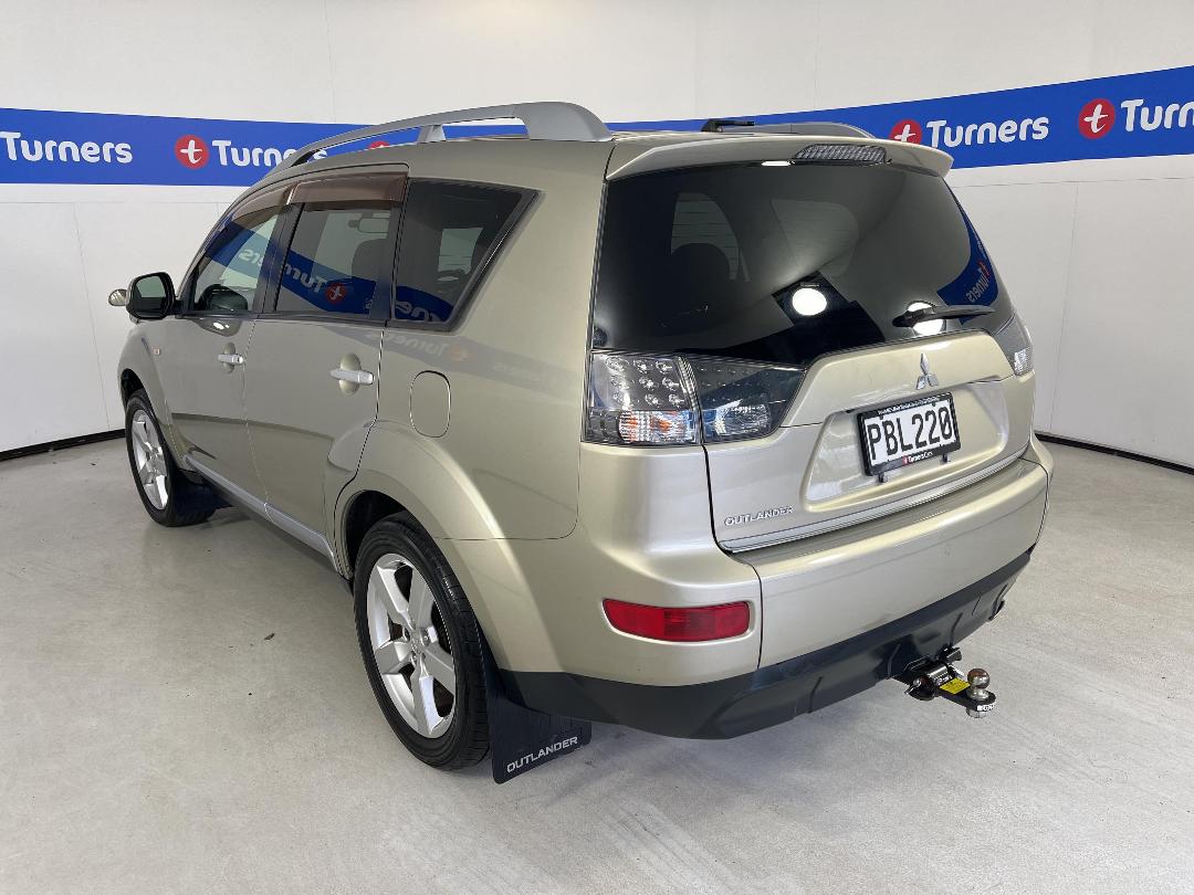 Photo '5' of Mitsubishi Outlander Photo '5' of Mitsubishi Outlander