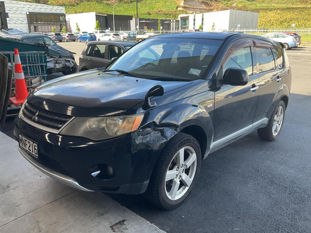 Photo '2' of Mitsubishi Outlander Photo '2' of Mitsubishi Outlander