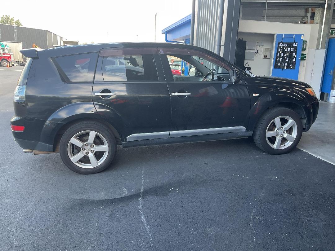 Photo '5' of Mitsubishi Outlander Photo '5' of Mitsubishi Outlander