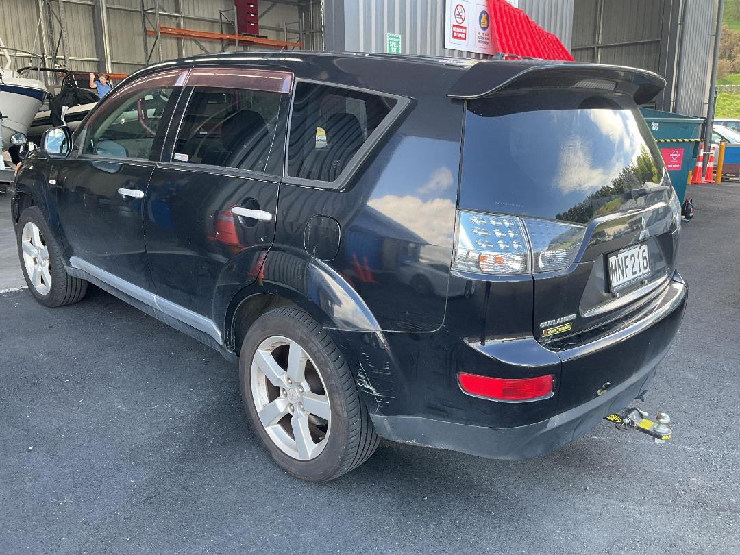 Photo '3' of Mitsubishi Outlander Photo '3' of Mitsubishi Outlander