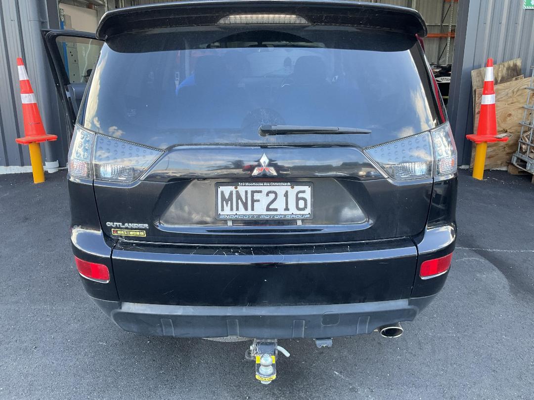 Photo '8' of Mitsubishi Outlander Photo '8' of Mitsubishi Outlander