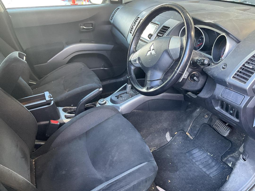 Photo '16' of Mitsubishi Outlander Photo '16' of Mitsubishi Outlander