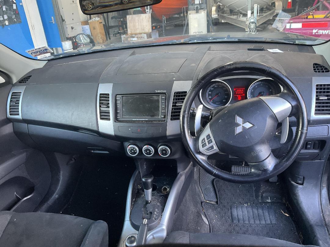 Photo '17' of Mitsubishi Outlander Photo '17' of Mitsubishi Outlander