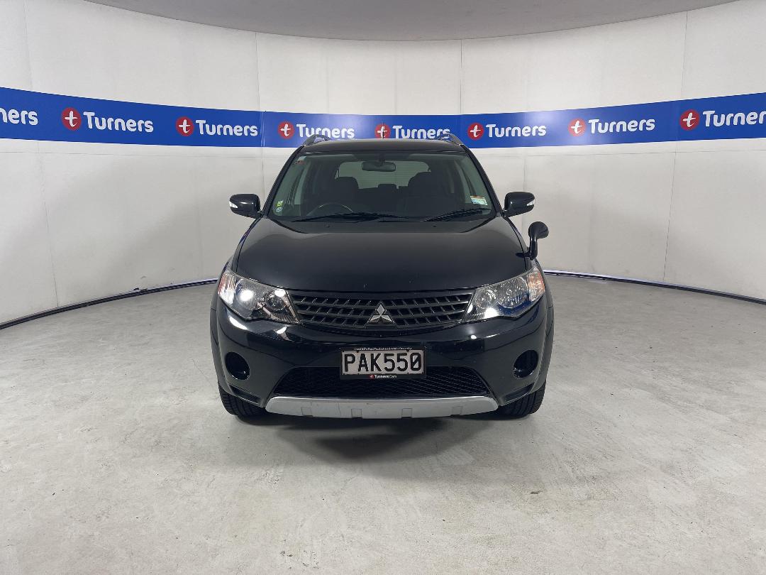 Photo '2' of Mitsubishi Outlander