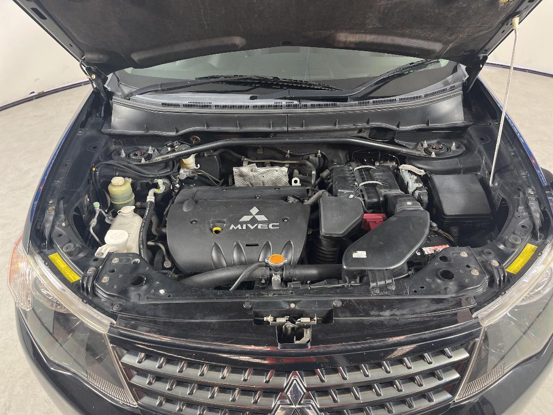 Photo '13' of Mitsubishi Outlander