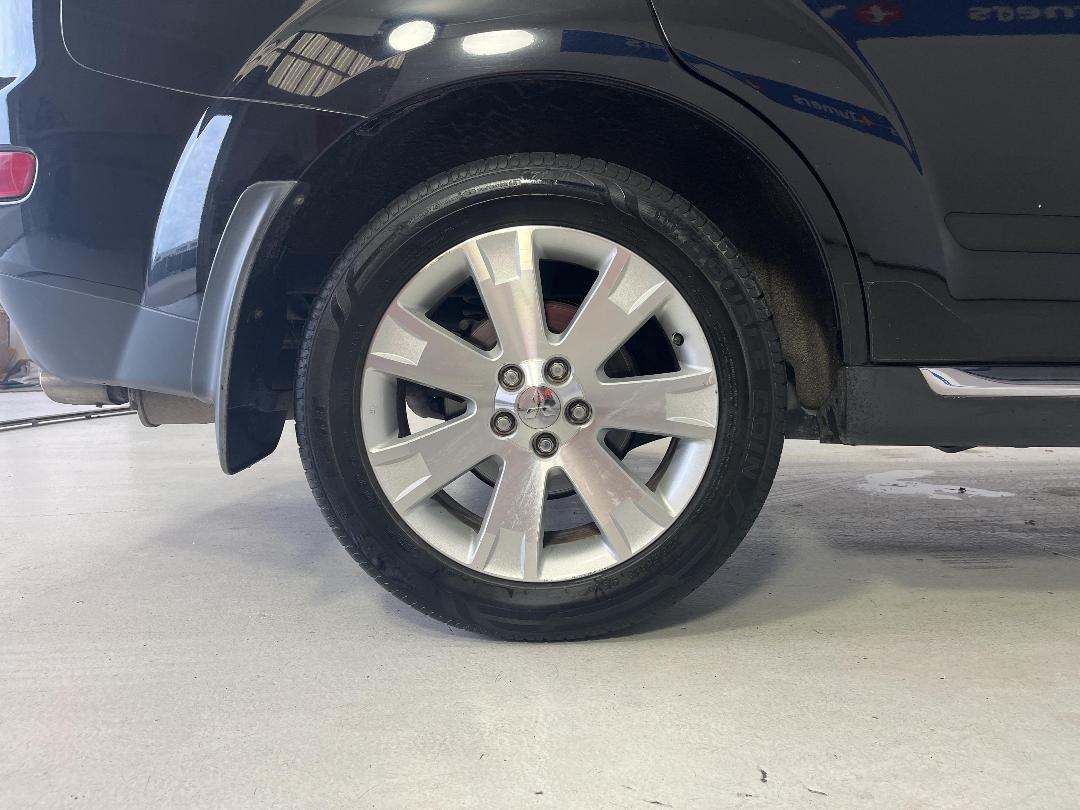 Photo '12' of Mitsubishi Outlander